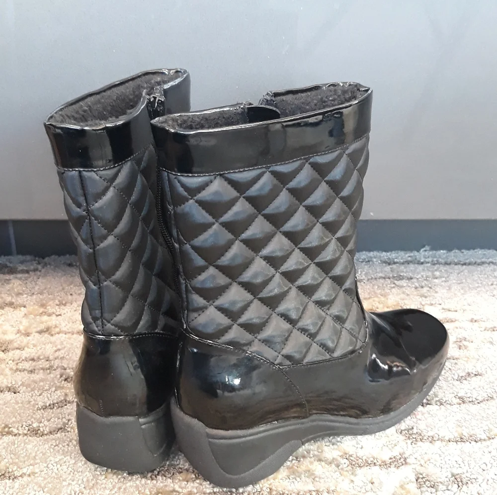 White Mountain Aquarius Quilted Satin Boots / Size 7M Black Winter Boots